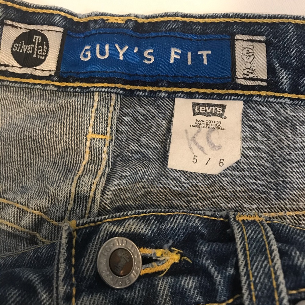 LEVI’S Vintage Silver Tab Guy’s Fit Jean Shorts - Picture 9 of 10